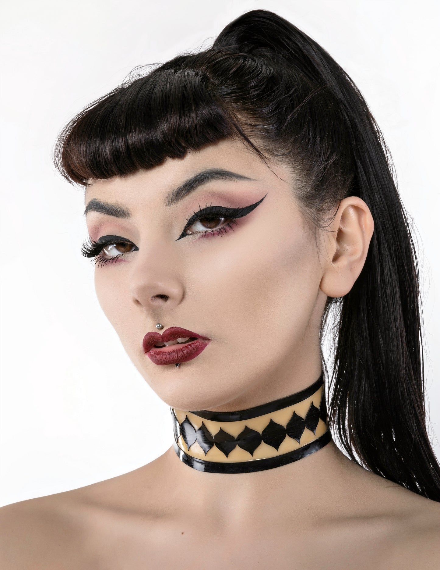 iLLUSION Latex Trim Choker