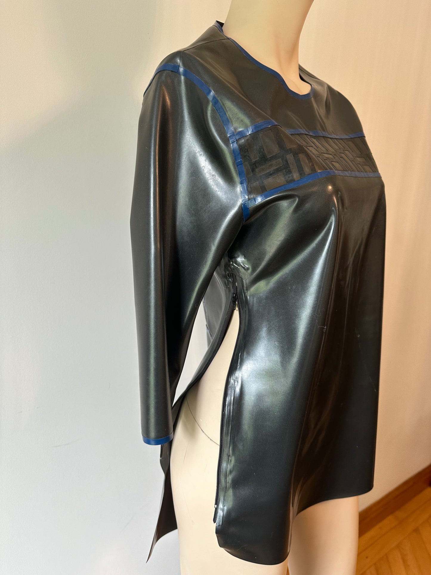 SALE Unisex Long Sleeve Asymmetric Top Size Small