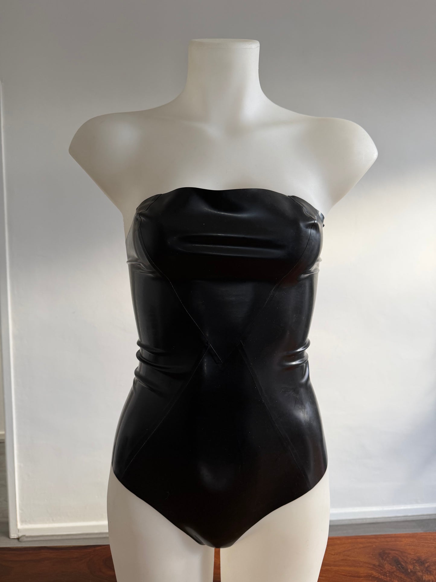 SAMPLE Latex Strapless Top Size UK S / UK 10