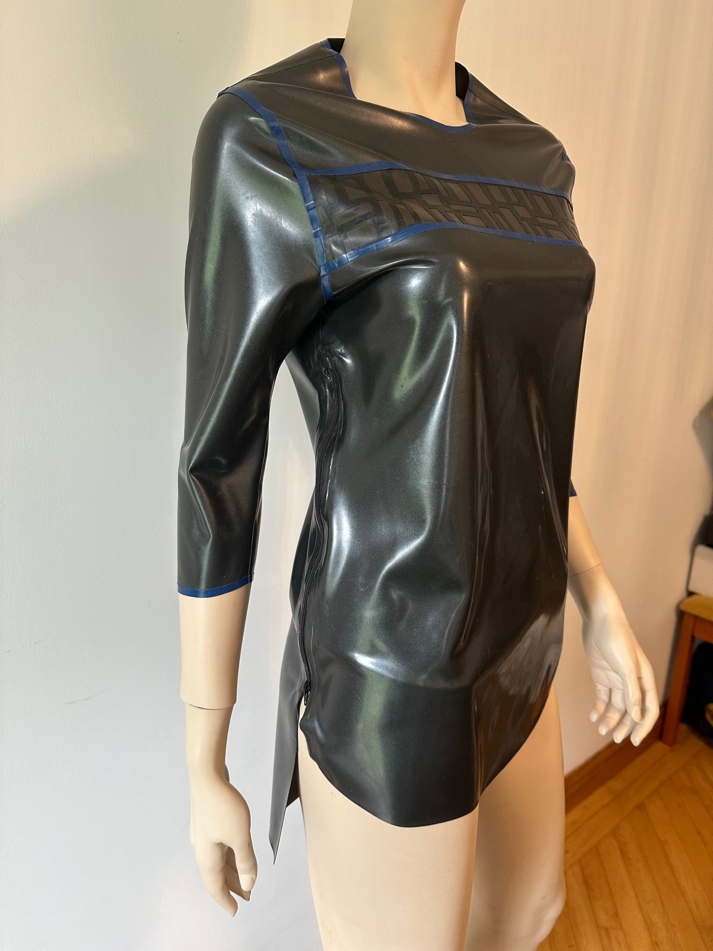 SALE Unisex Long Sleeve Asymmetric Top Size Small